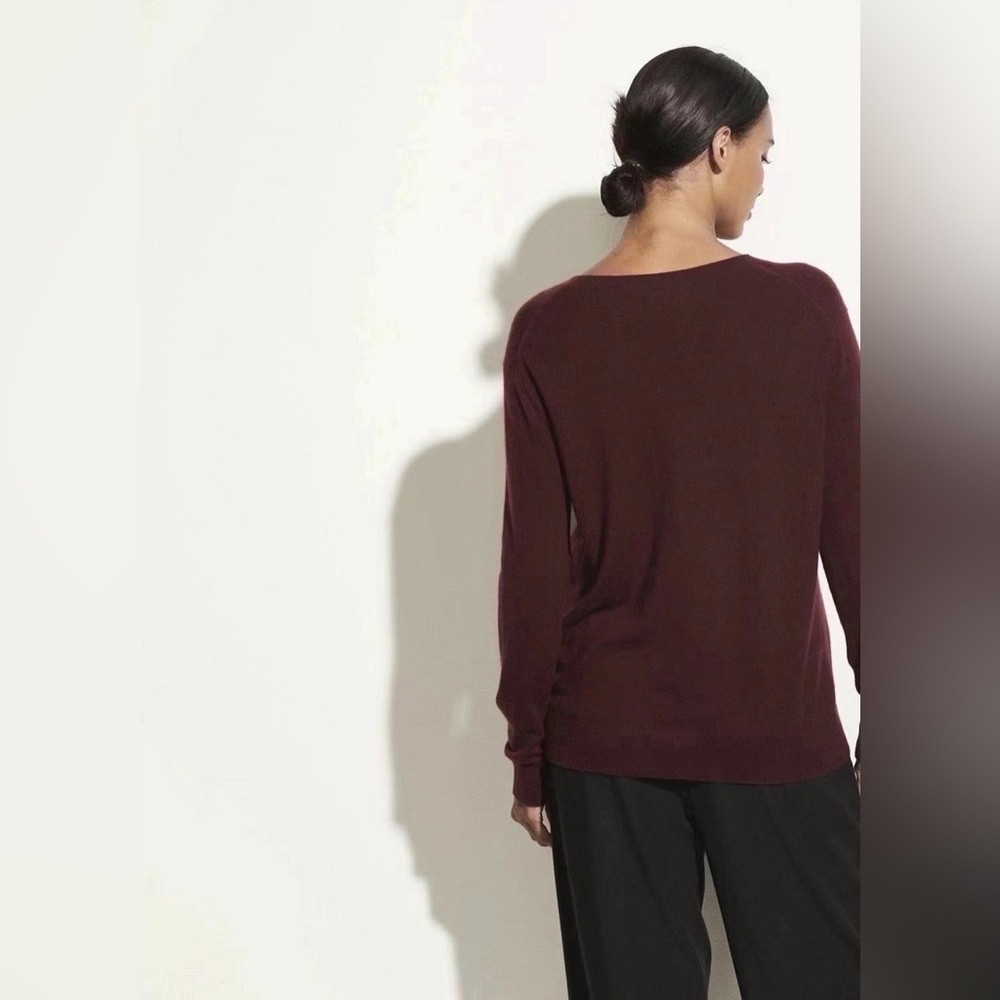 NWT Vince Weekend V-Neck Cashmere Sweater in Black Plum - Picture 5 of 5